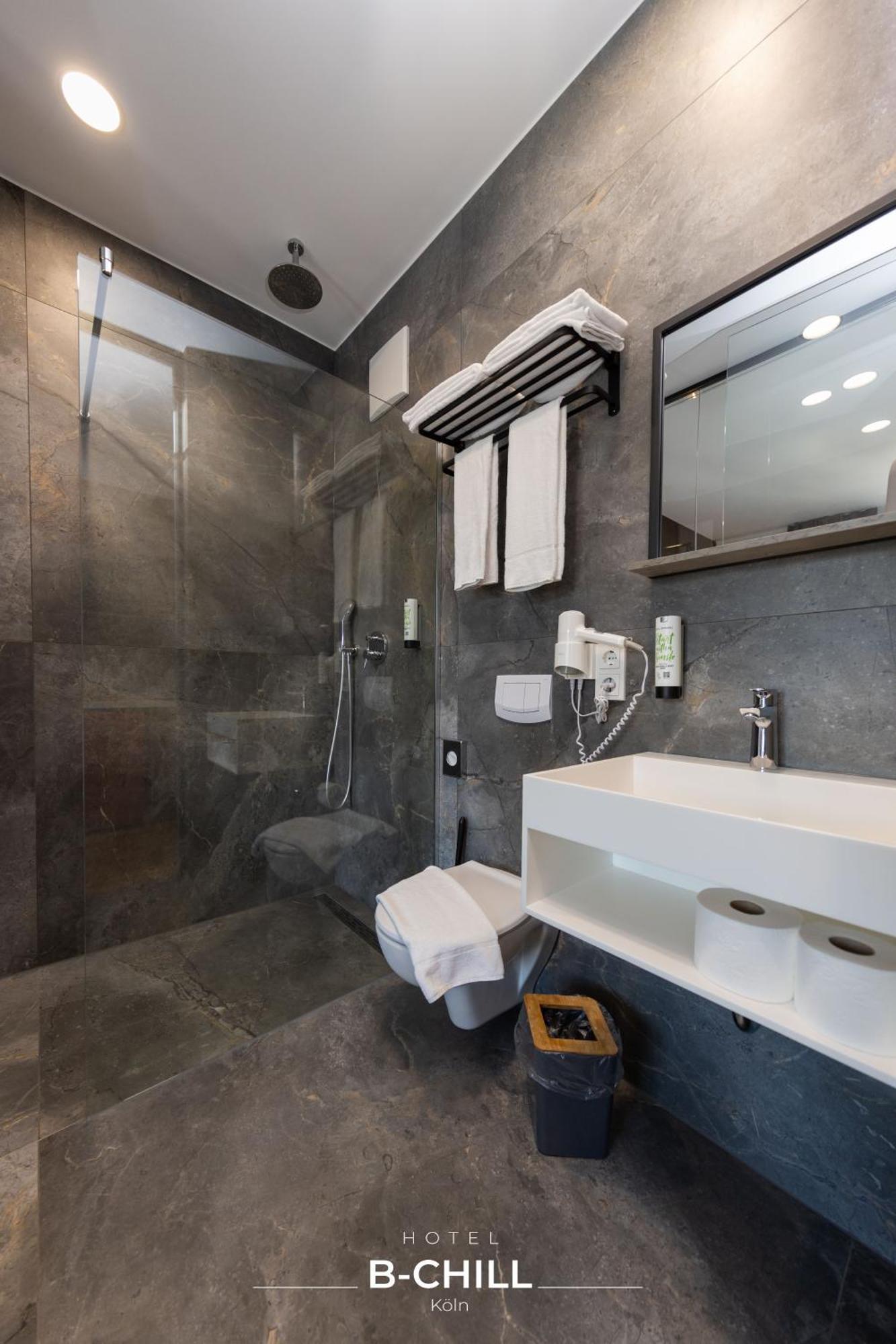 B-Chill Cologne Hotel Bagian luar foto