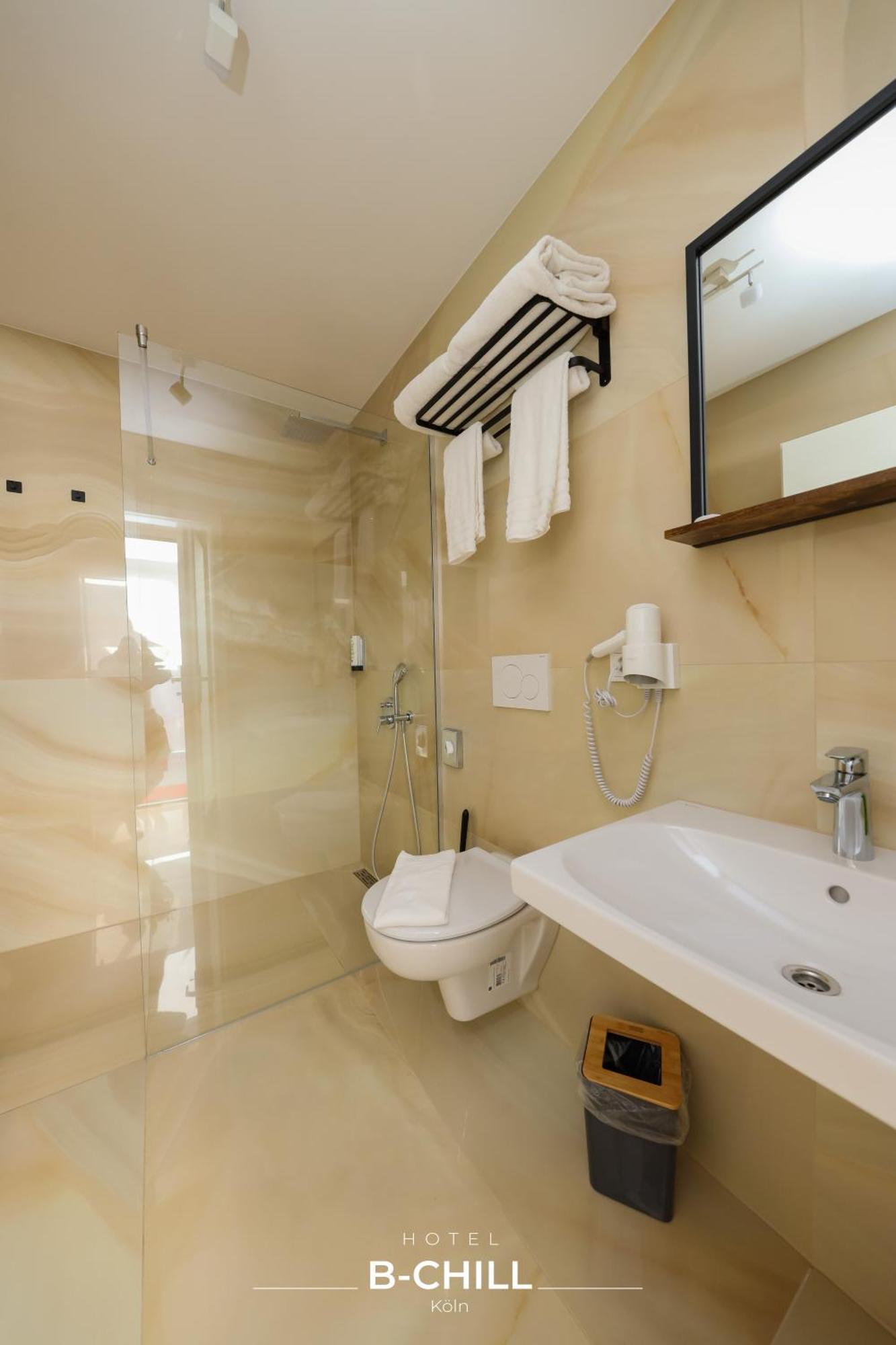 B-Chill Cologne Hotel Bagian luar foto